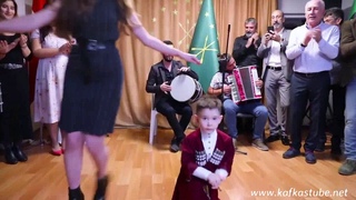 Minik Çerkes Döktürüyor