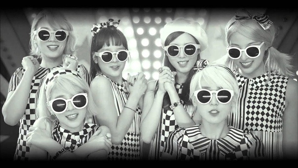 F VE DOLLS SINCE 1971 M,