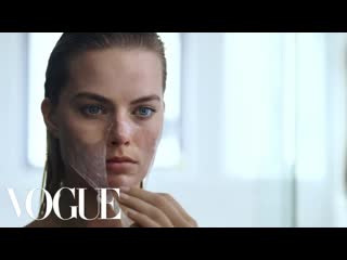 Margot Robbies Beauty Routine Is Psychotically Perfect | Vogue