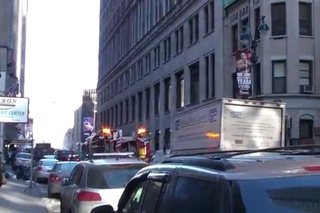 У входа в здание 132 W 31st St, New York, где офис OS33