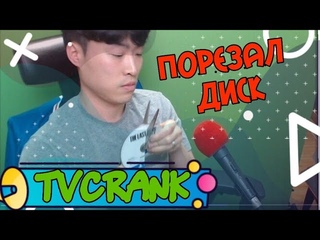 Южнокорейский стример разрезал диск с The Last of Us 2 пополам