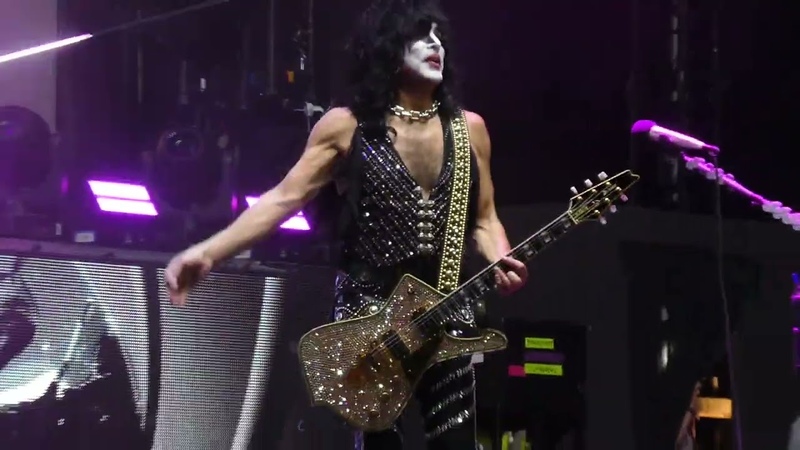 Kiss Love Gun ( Lucca