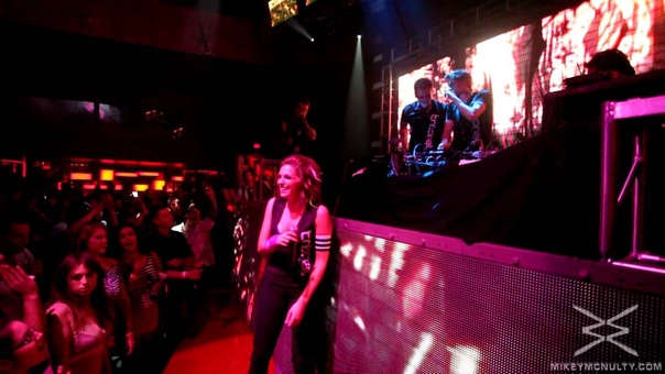 Tritonal ft. Cristina Soto Perfecto Vegas Rain Nightclub ( Kiss Me Here Live) 8, 6,