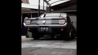 Great Ford Mustang 1965 sound! Straight 6 near V8
