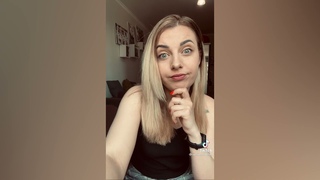 Мужчина должен давать деньги на маникюр