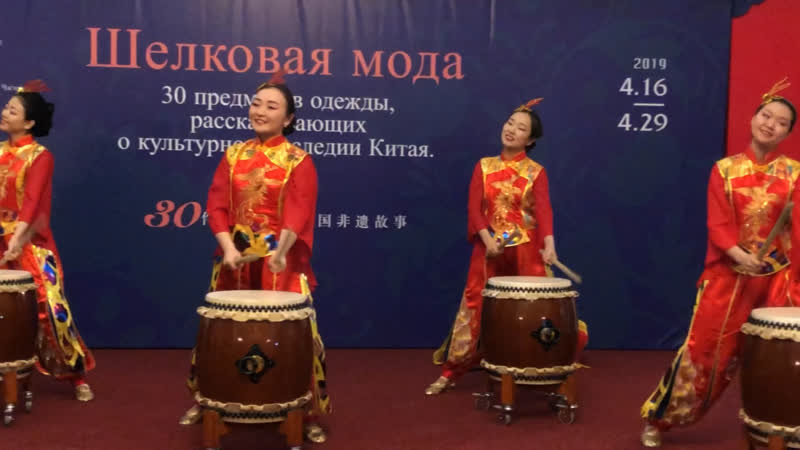 Chinese Lanterns Drums Dance