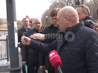 Сергей Кравчук срывает объявление. GuberniaTV