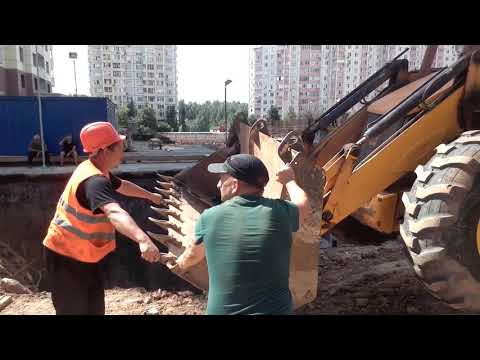 Падение крана в котлован