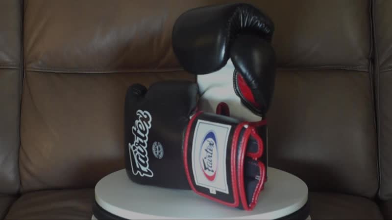 Боксерские перчатки Fairtex