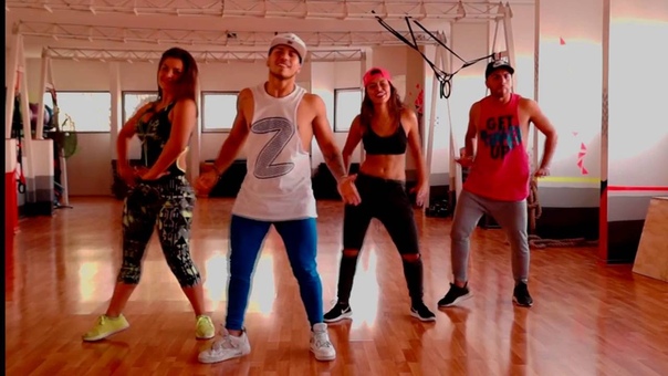 ZUMBA FITNESSЗУМБАТанцуйРадуйсяСтройней VENTE PA CA RICKY MARTIN FT MALUMA CHOREO