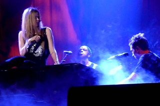 Avril Lavigne - Fix You (Coldplay cover), live @ HMH, Amsterdam 13/09/2011