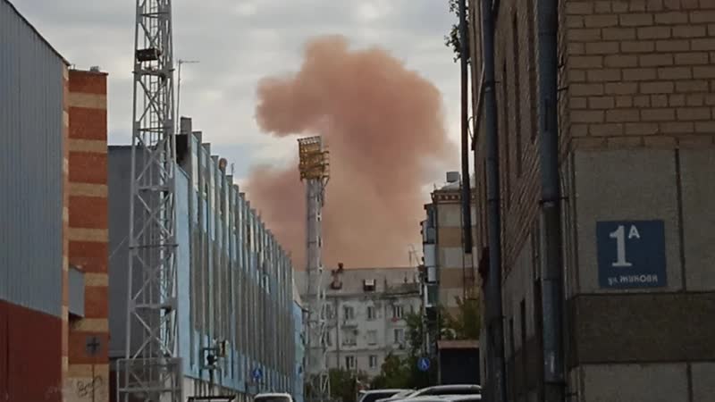 Народ вздрогнул от рыжего дыма над