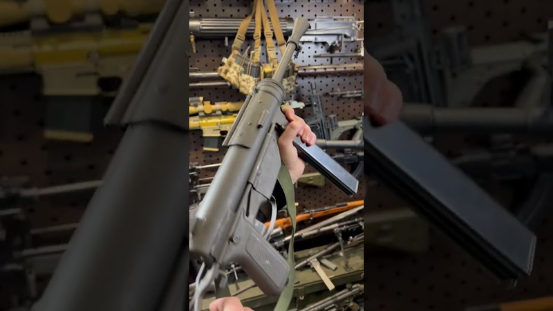 Why the MP40 is WAY BETTER than the Grease Gun,
