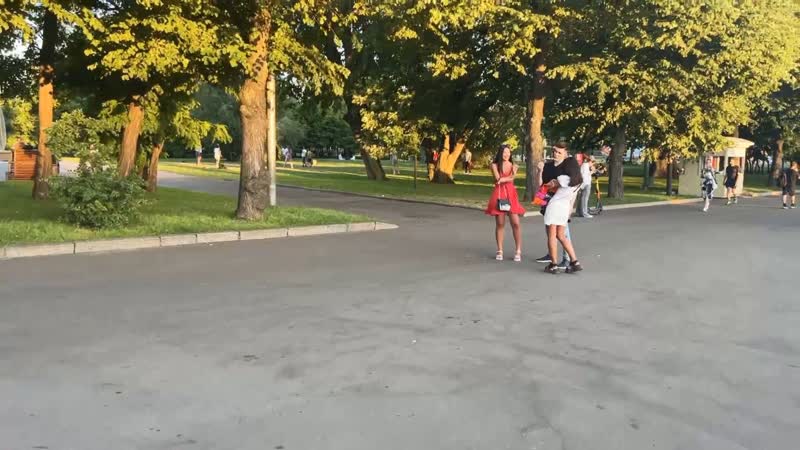 Пикапим девушек в парке. Витторио в деле (1)
