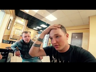 Edward Bil таранит полицейскую машину